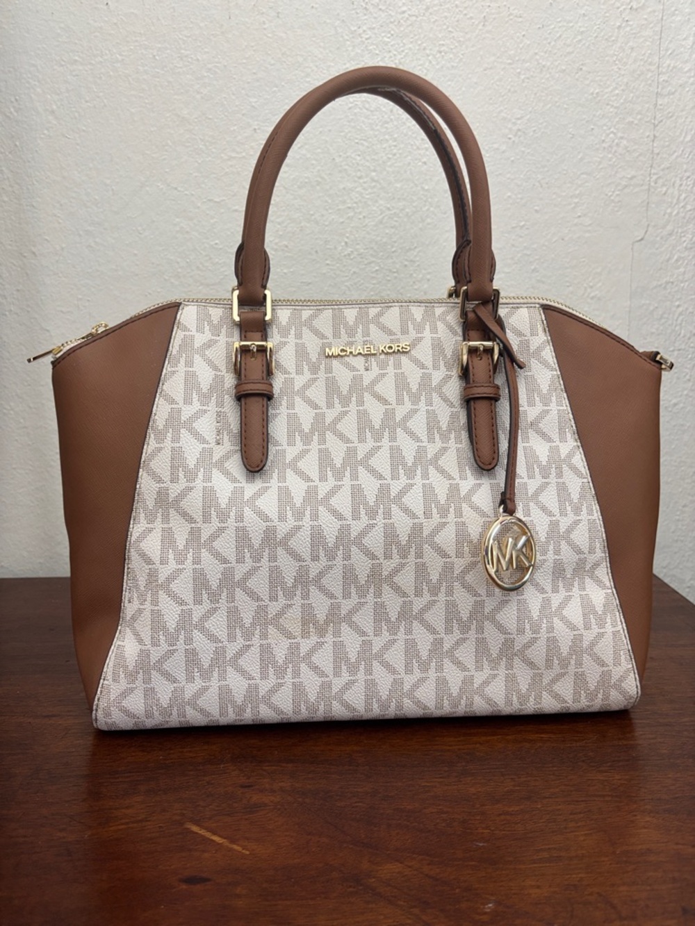 Michael Kors Large Ciara Large Signature Satchel